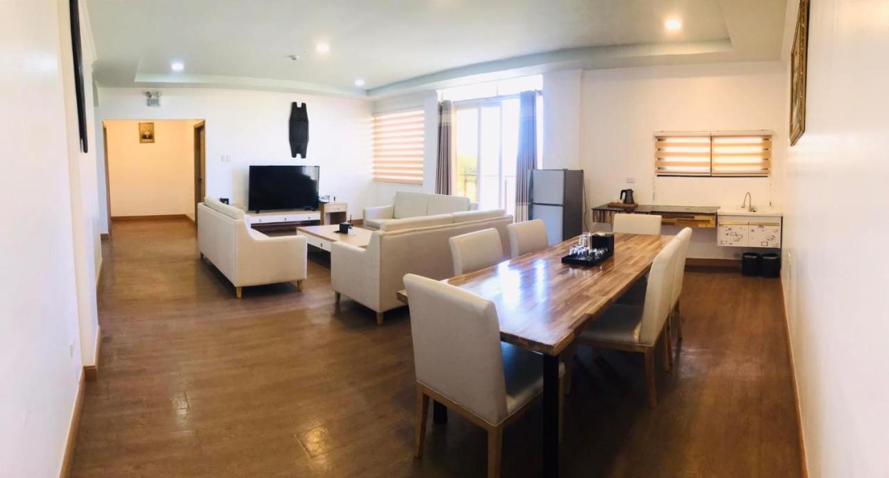 Clark Field Punta Clark Hotel מראה חיצוני תמונה