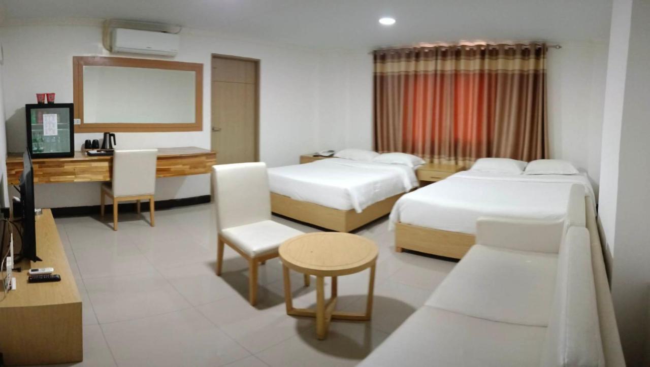 Clark Field Punta Clark Hotel מראה חיצוני תמונה