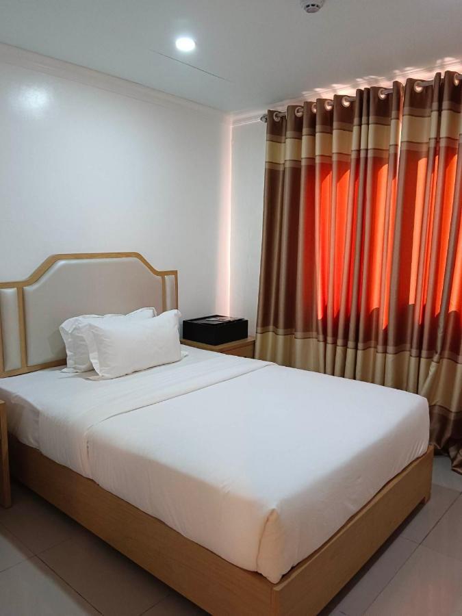 Clark Field Punta Clark Hotel מראה חיצוני תמונה
