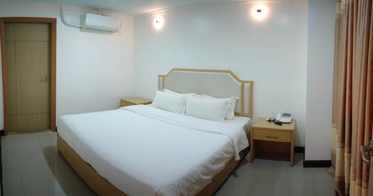 Clark Field Punta Clark Hotel מראה חיצוני תמונה