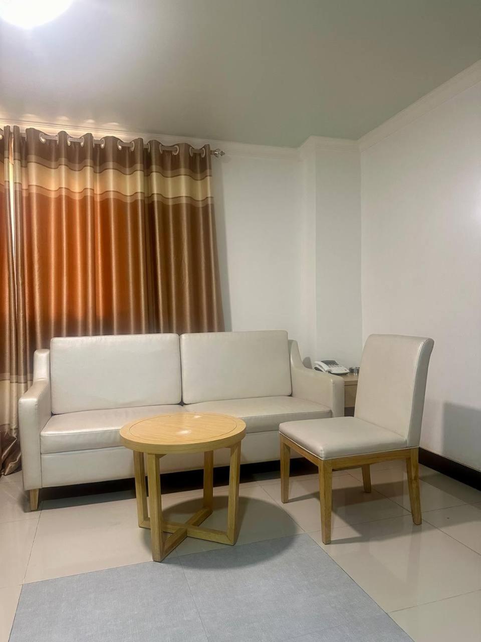 Clark Field Punta Clark Hotel מראה חיצוני תמונה