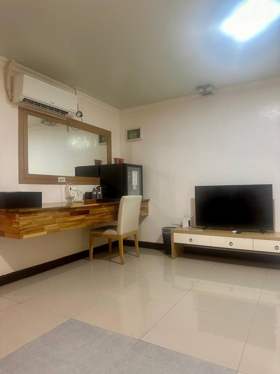 Clark Field Punta Clark Hotel מראה חיצוני תמונה
