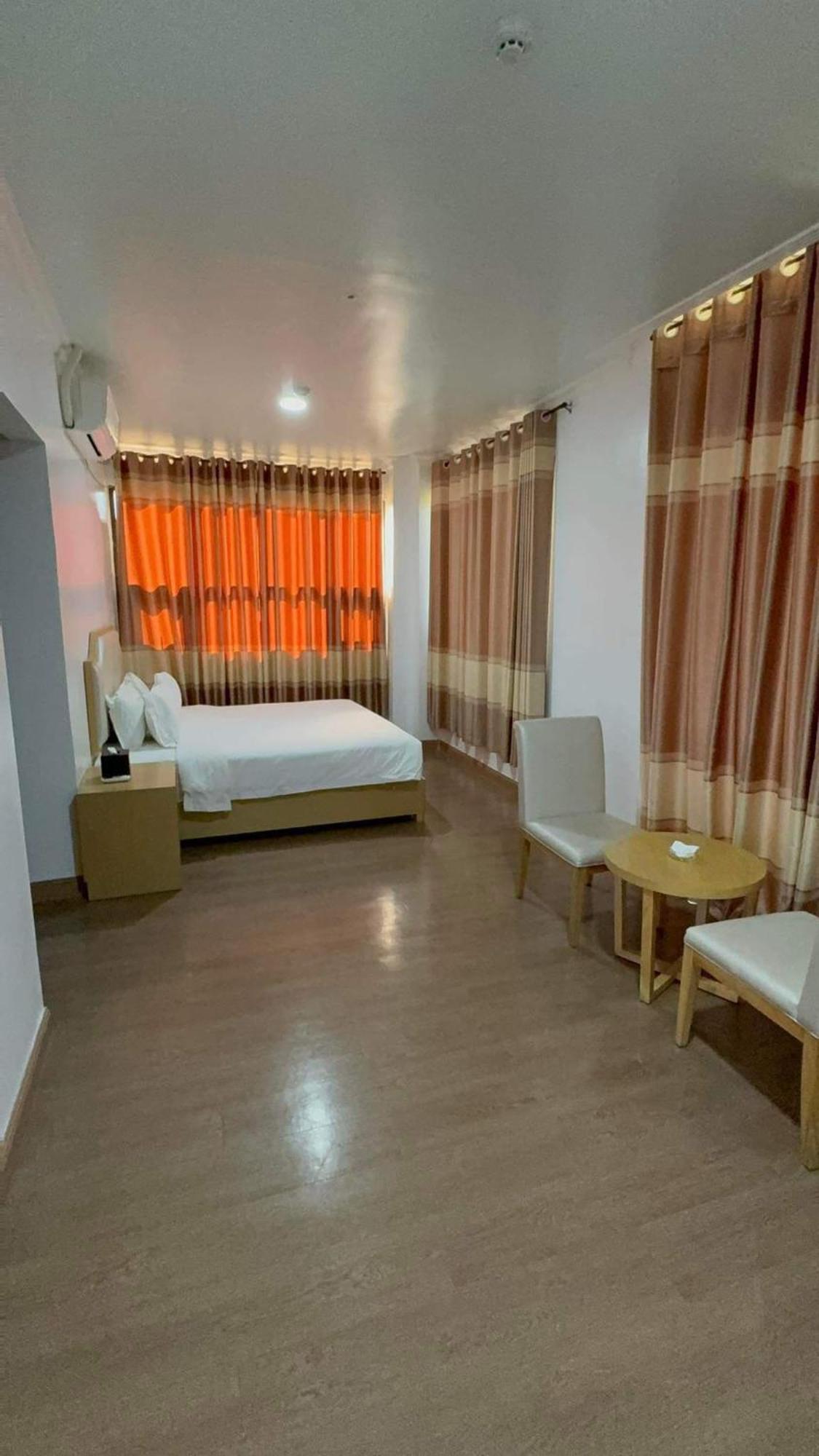 Clark Field Punta Clark Hotel מראה חיצוני תמונה